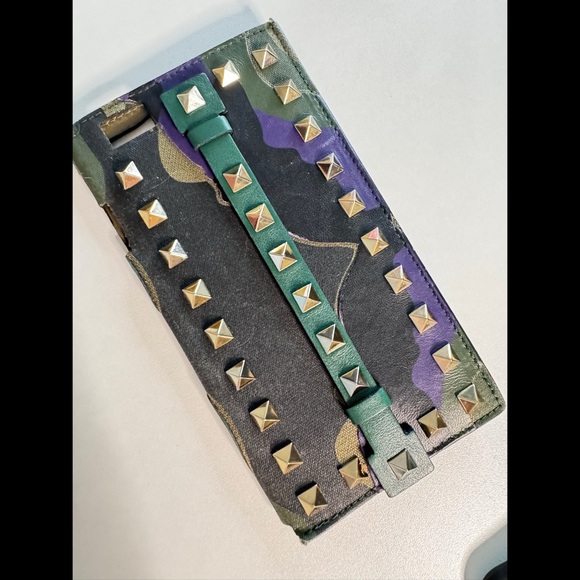 Valentino Garavani Rock studded Cell Phone Case with secure handle strap - Picture 2 of 14